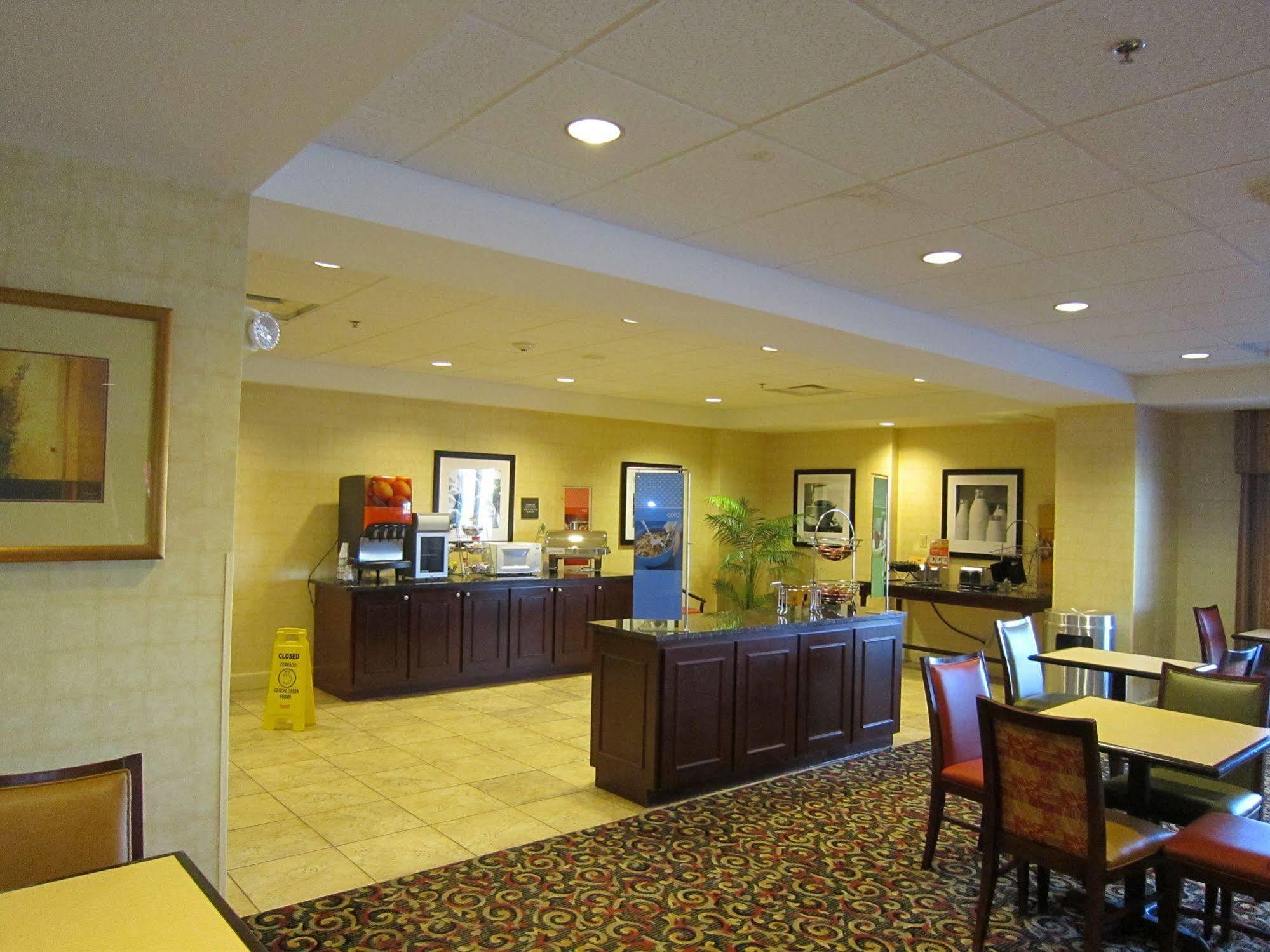 Hampton Inn Fayetteville Extérieur photo